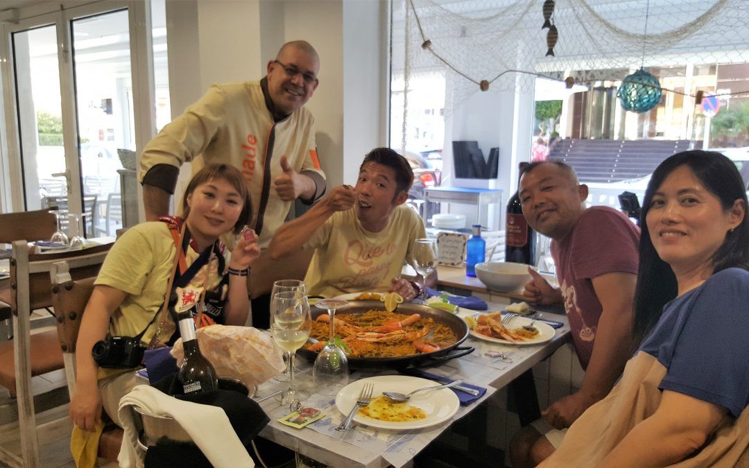 El chef japonés Yuki Kawaguchi visitó Chef Amadeo para aprender a hacer la fideuà de Gandia