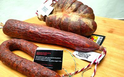 La asociación Xarcuters Artesans de la Marina apuesta por el embutido saludable en un curso en el CDT de Dénia